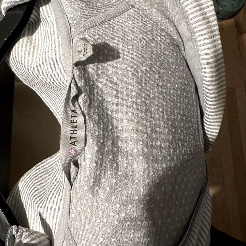 Athleta grey long sleeve workout hoodie, size large. - Picture 5 of 5